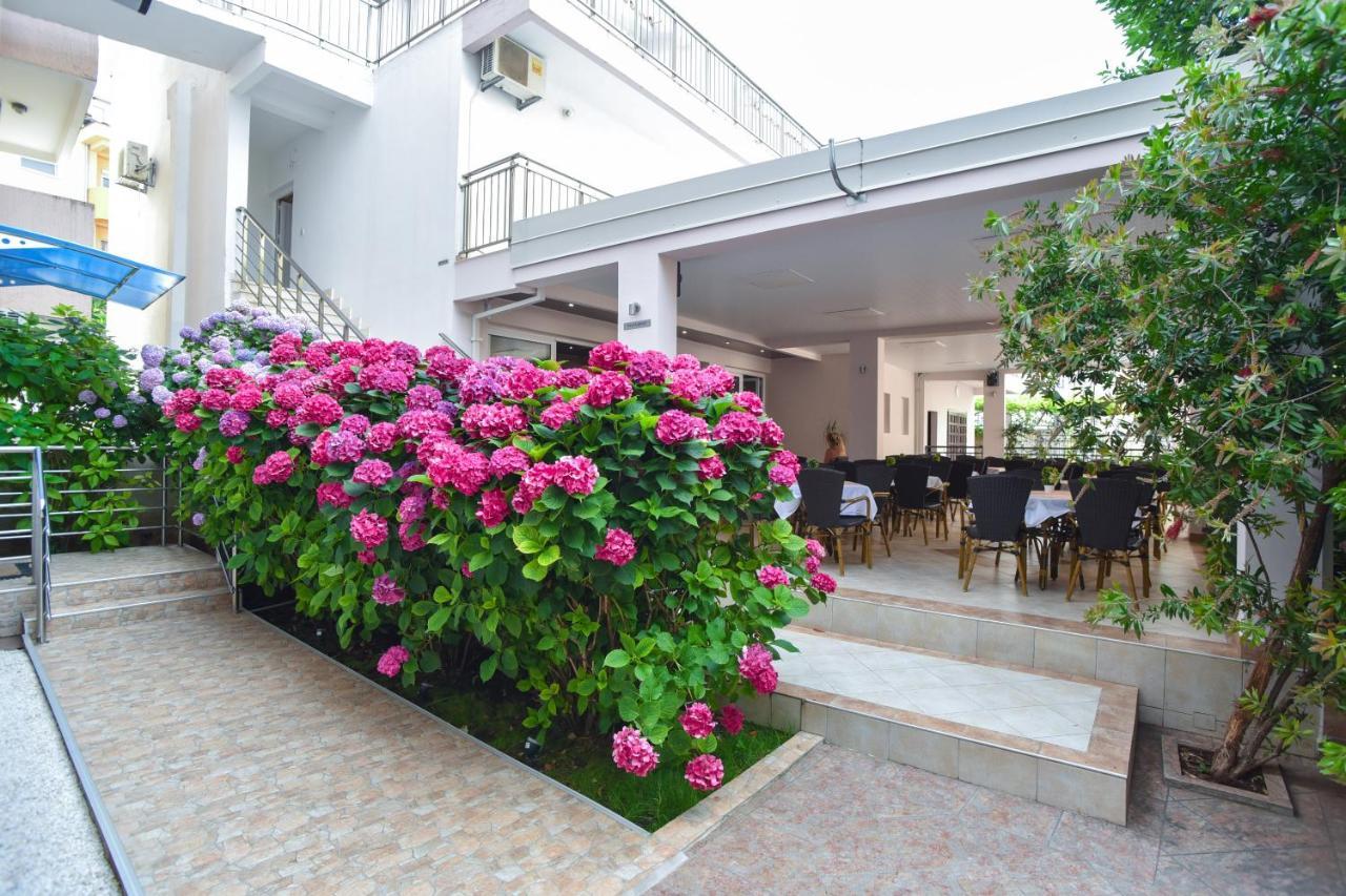Hotel Suzana Budva Exteriör bild