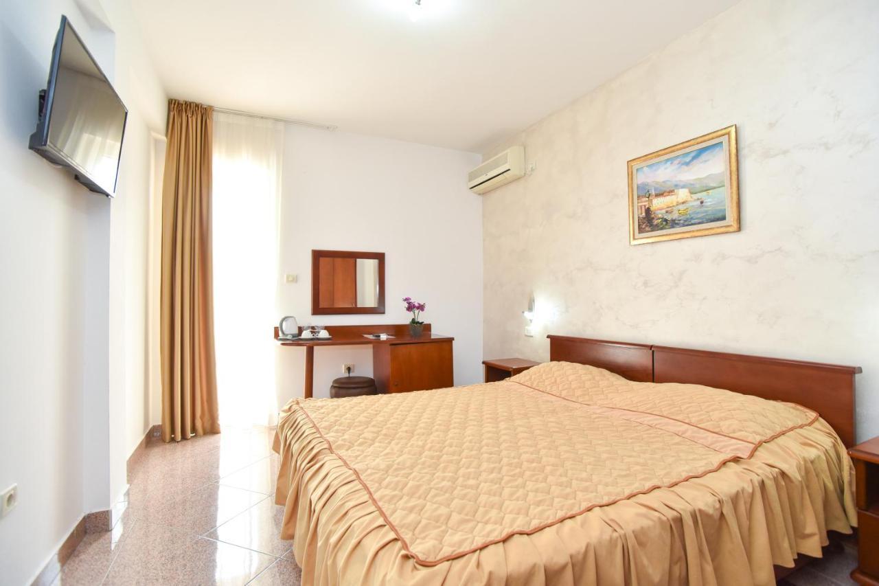 Hotel Suzana Budva Exteriör bild