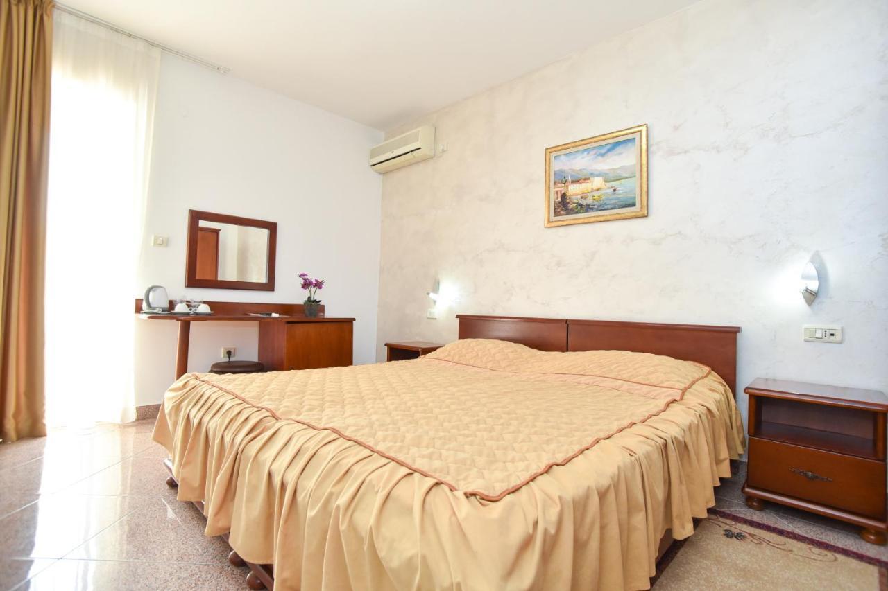 Hotel Suzana Budva Exteriör bild