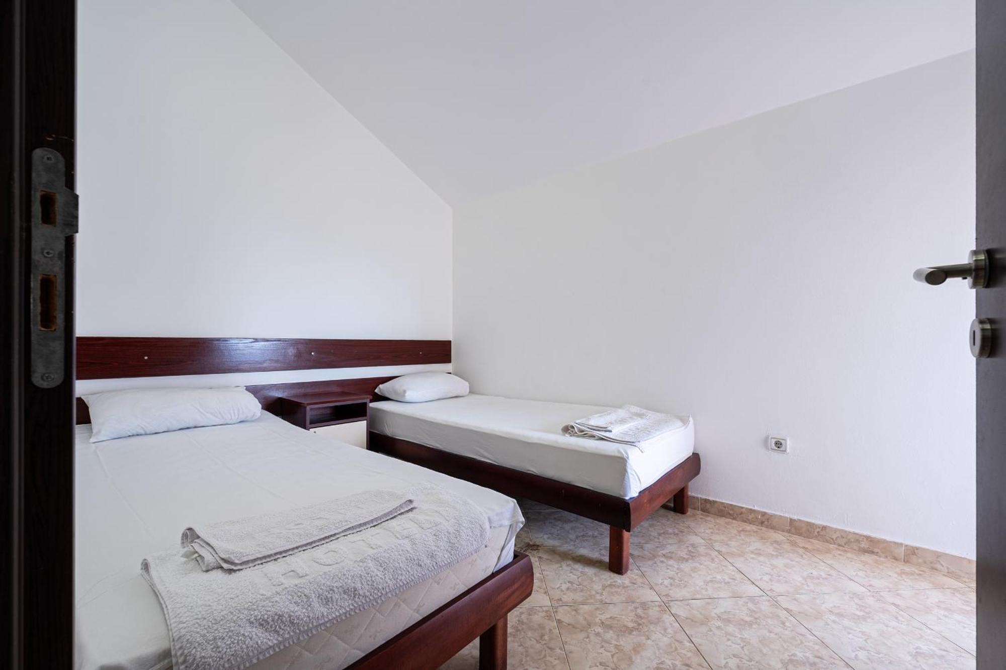 Hotel Suzana Budva Rum bild