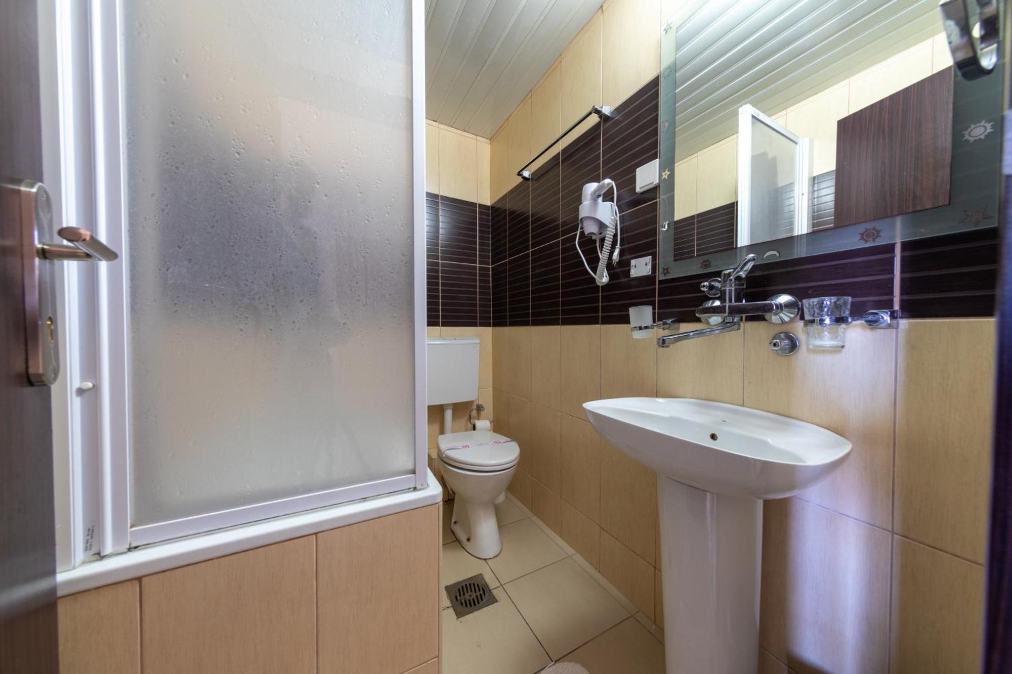 Hotel Suzana Budva Rum bild